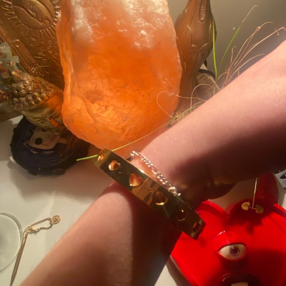 Marc Jacob’s gold heart bangle bracelet 💋 - Picture 5 of 5
